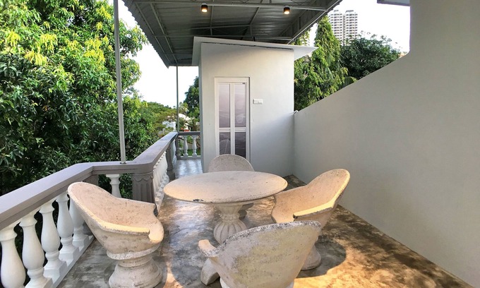 Downtown George Town Maison | iBook10 Deluxe Loft Suite Room by iBook Homestay