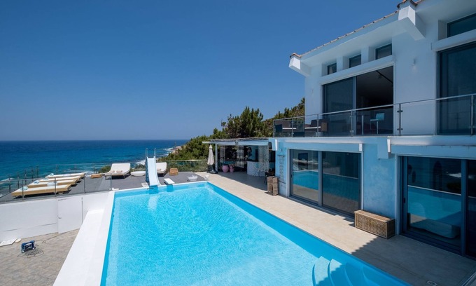 Gialiskari Villa | Icarus Luxury Beachfront Villa