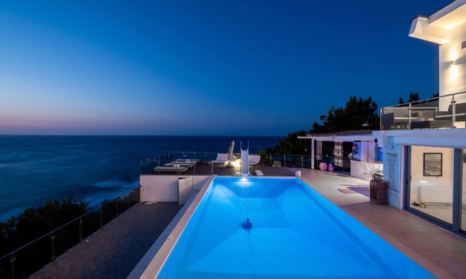 Gialiskari Villa | Icarus Luxury Beachfront Villa