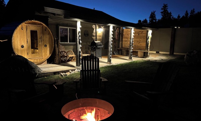 Divide Cabine | Iconic Colorado Experience / Getaway: Hot Tub, Sauna & Mountain View, 43 acres