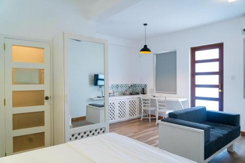 Mount Lavinia Appartement | Iddamal Bay Apartments