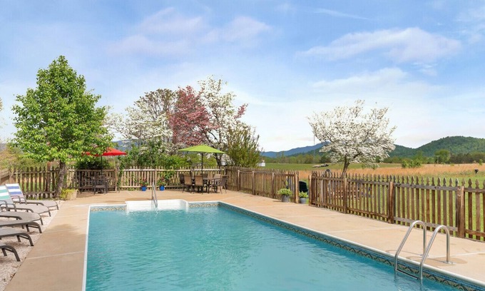 Arrington Maison | Ideal for a large family, few couples, or girlfriends to spend a long weekend / mountain getaway