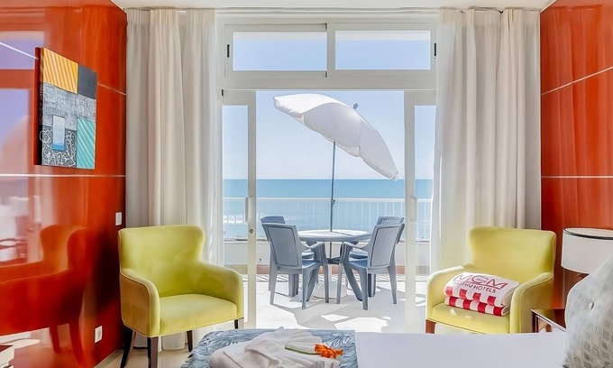 Oura Hôtel | Ideal for a Tropical Getaway! 3 Fully-furnished Suites, Beachfront, 2 Pools!