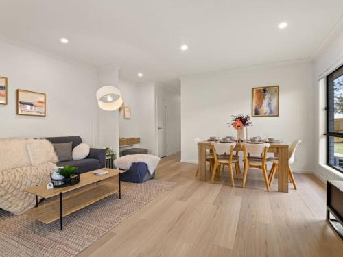 Browns Plains Maison | Ideal for Getaway - 3BR home