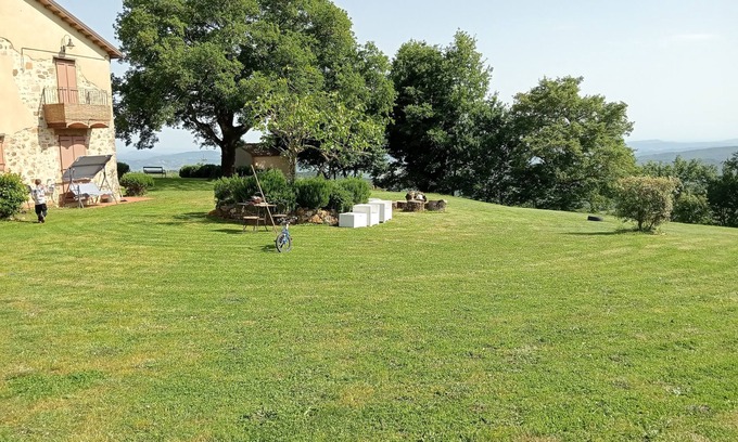 Roccalbegna Appartement | Ideal for those who love nature, spa, sea and mountains!Well located farmhouse!