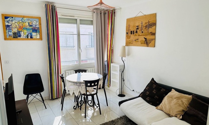 Saint-Mande Appartement | Ideal for visiting Paris, right next to the Bois, pets welcome!