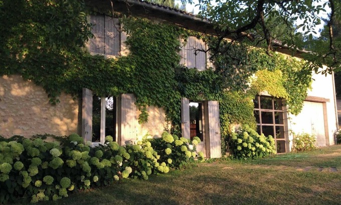 Saint-Vincent-de-Connezac Maison | Ideal for families and groups of friends, a home to share in the midst of nature