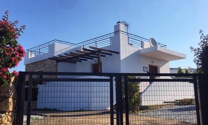 Plaka Villa | Retraite de vacances idéale offrant des vues sur la mer et la montagne