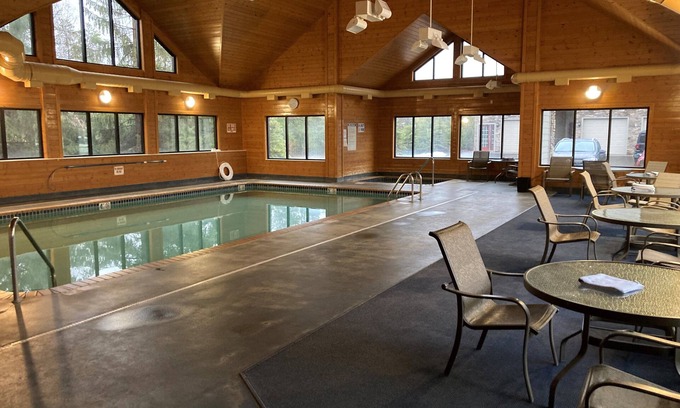 Crosslake Maison | Ideal location in Crosslake on the Whitefish Chain! Sleeps 12 with indoor pool!