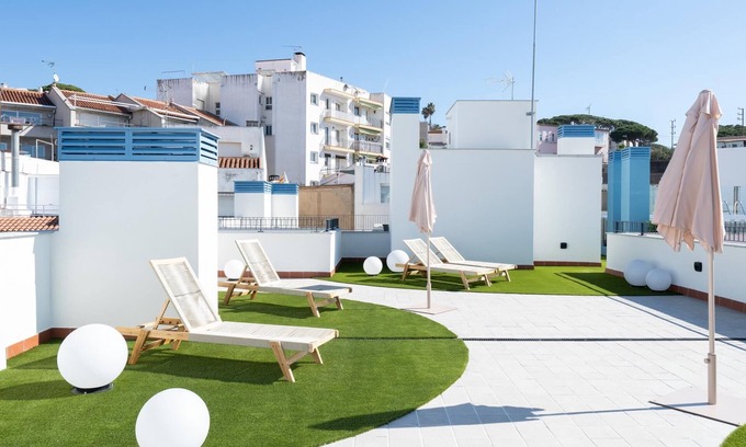 Sant Pol De Mar Appartement | Idéal long séjour: central, parking et piscine