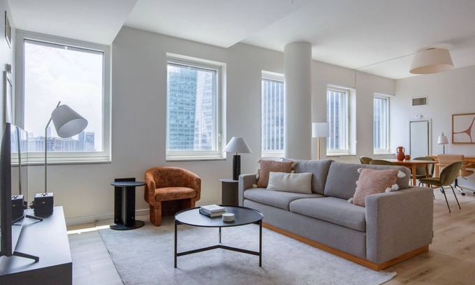 Central New York City Appartement | Ideal Midtown 2BR w/ Gym & W/D, nr Rockefeller Center, by Blueground