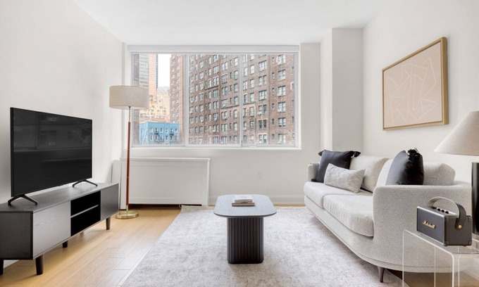 Sutton Place Appartement | Ideal Midtown East 2BR w/ Elevator, Doorman & Gym, near UN, by Blueground