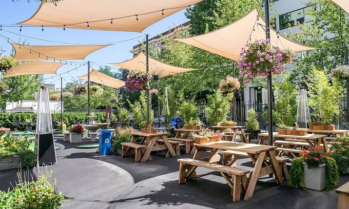 Goose Hollow Hôtel | Ideal Mix of Comfort and Value! Near Providence Park! Pets are Allowed!