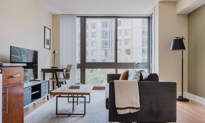 Mount Vernon Triangle Appartement | Ideal Mt Vernon 1BR w/ Rooftop Pool & A/C, nr Chinatown, by Blueground