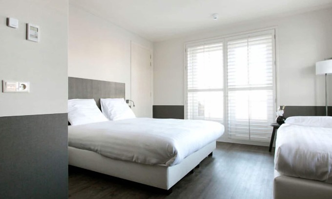 Municipality of Huizen Maison | Ideal Urban Stay w/Onsite Dining | Scenic Goois Nature Reserve & Local Sites