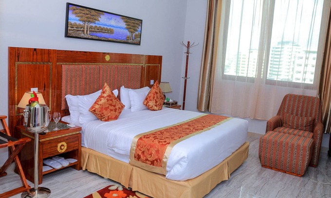 Kisutu Hôtel | Ideally located at the City Centre, 5 Minutes walk to the Ferry.