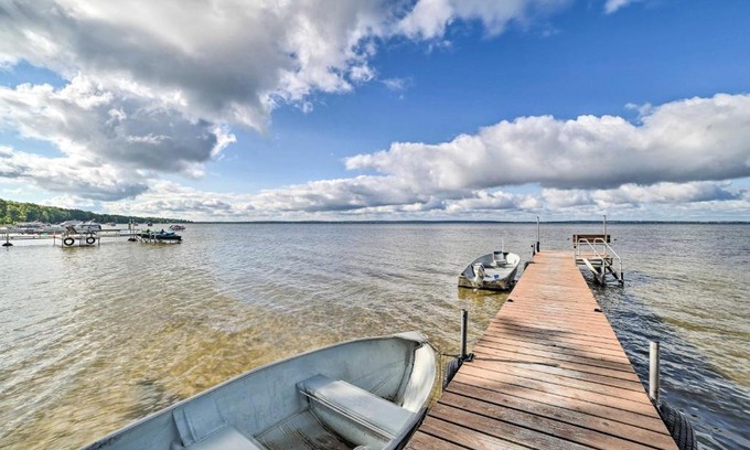 Houghton Lake Maison | Ideally Located Cabin with Direct Lake Access!