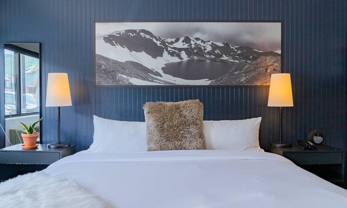 Winter Park Hôtel | Idlewild King + Twin Bunks, Gravity Haus Winter Park, Outdoor Hot Tub, Central