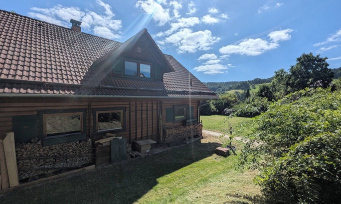 Lippersdorf-Erdmannsdorf Maison | Idyllic wooden house in the countryside