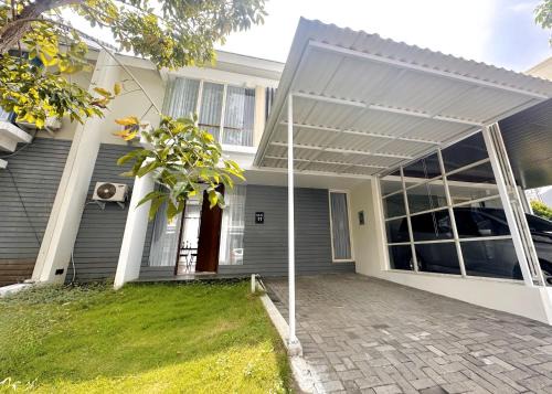Surabaya Maison | Idyllic 3BR House in Northwest Park West Surabaya by Le Ciel Hospitality
