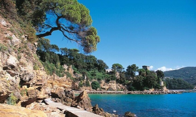 San Terenzo Appartement | Idyllic air-conditioned apartment with private garden, by the sea