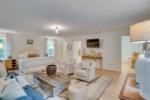 Cave Spring Appartement | Idyllic Cave Spring Studio with Patio and Fire Pit!
