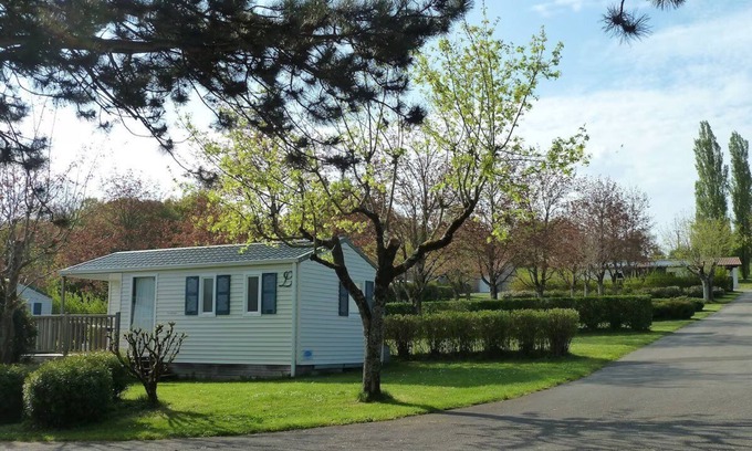 Prailles Location De VR | Idyllic Family Vacation Spot with Seasonal Heated Pool & Gardens