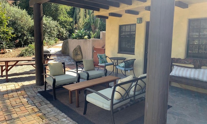 Carpinteria Appartement | Retraite idyllique au pied des collines, près de la randonnée et de la plage. Calme privé.