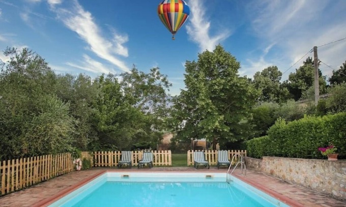 Siena Villa | Idyllic Siena Retreat Vineyard View