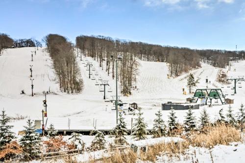 Hidden Valley Appartement | Idyllic Somerset Condo Ski, Hike and Relax!
