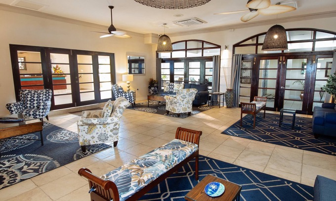 Charlotte Hôtel | Look No Further! 2 Units, Free Breakfast, Outdoor Pool, Free Parking On-site!