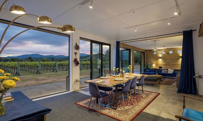 Omori Autre | Idyllic Vineyard Farmstay. Ideal for large groups and boating enthusiasts!