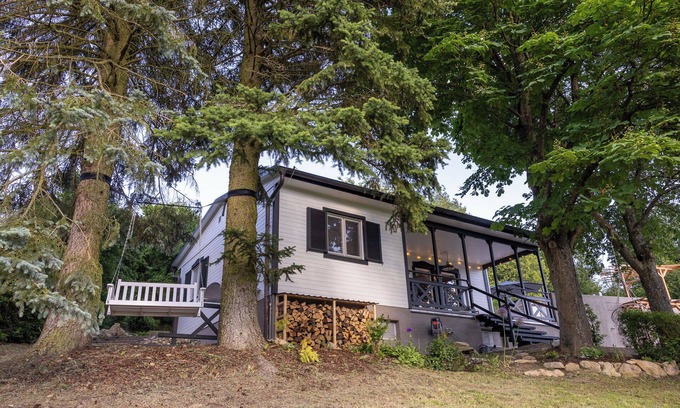 Munchsteinach Cabine | Idyllisches Hideaway mit Sauna & Großer Terrasse Ideal für Paare
