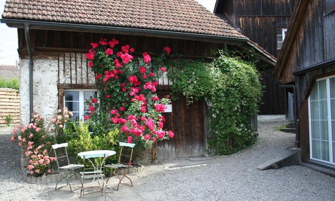 Knonau Maison | Idyllisches Wöschhüsli