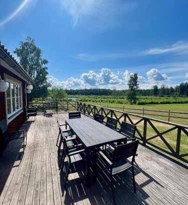 Osthammar Maison | Idylliskt hus med sjöutsikt.