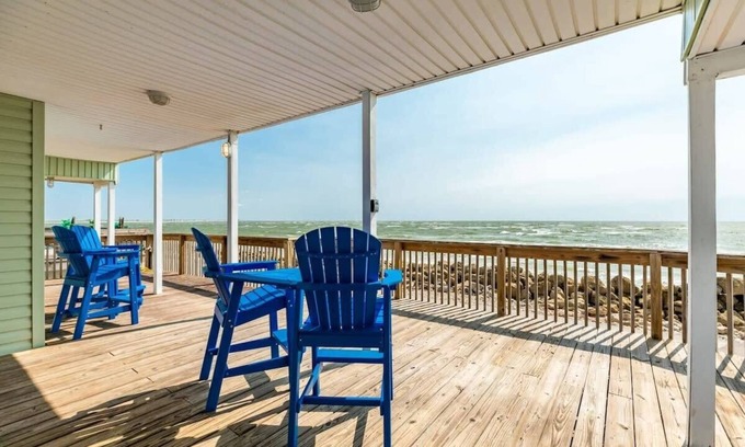 San Luis Maison | Direct Waterfront - Perfect for Dolphin Watching & Surf Sounds!