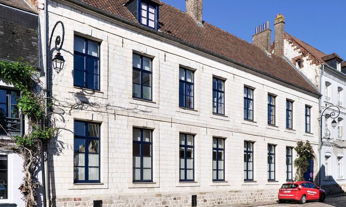 Montreuil-sur-Mer Maison | If you dream of vacationing in historic walls, you should take a closer look at this exclusive vacat