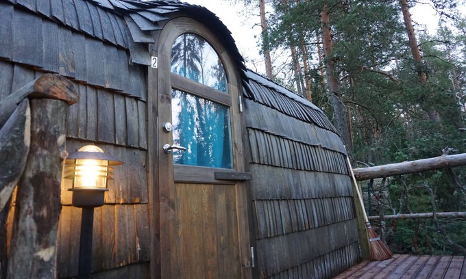 Espoo Cabine | Igluhut sleeping with reindeer