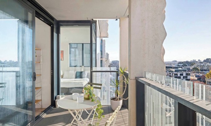 Melbourne Central Business District Appartement | Ikebana Skies CBD Fringe by Queen Victoria Market