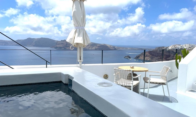 Oia Hôtel | IKIES Santorini