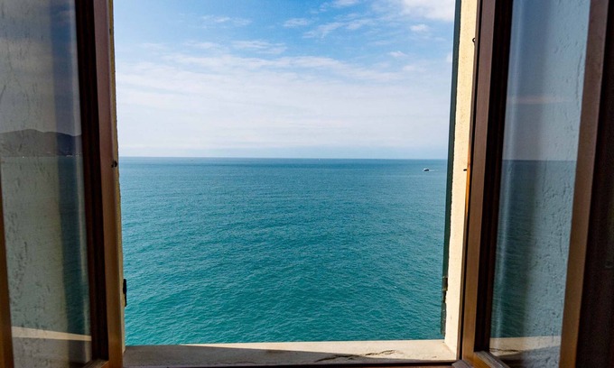 Manarola Appartement | Il Baluardo Sea View Apartment on the Cliff