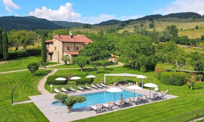 Bibbiena Maison | "IL GELSO by Fewo-Toskana" Tuscany, vacation villa with private pool, 12 bedrooms.