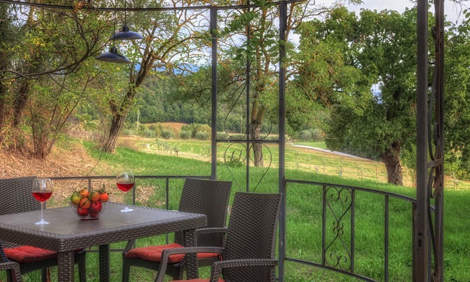 Collesanto Appartement | Il Rustico: converted Umbrian taverna
