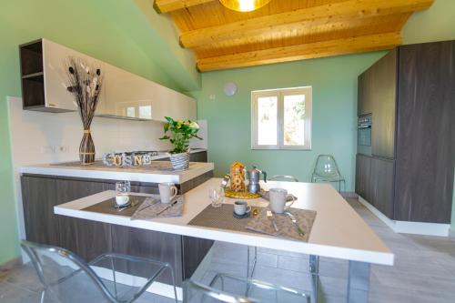 Patti Appartement | "Il Segreto" Vista Panoramica sulle Isole Eolie con Piscina, palestra e WiFi