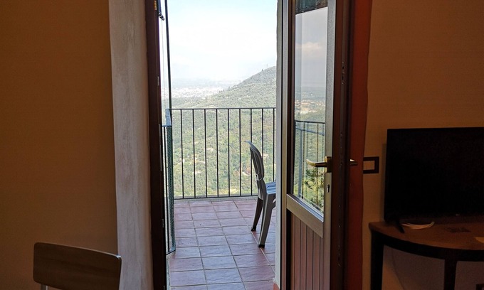 Monteggiori Maison | Casa con terraza panorámica y vistas al mar en un pueblo antiguo (hasta 4 personas)