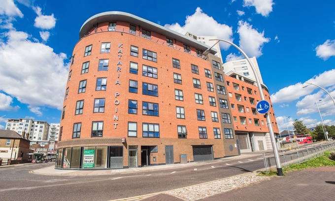 Clementswood Appartement | Ilford Tower Apartments