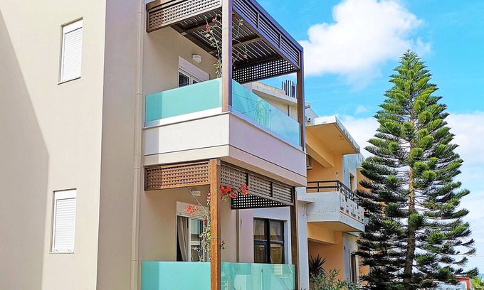Rethymno Chalet De Ski | 2Floor House,Next to Beach & All Amenities