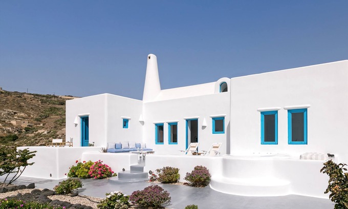 Akrotiri Villa | Élégance Redéfinie : Votre Retraite Privée