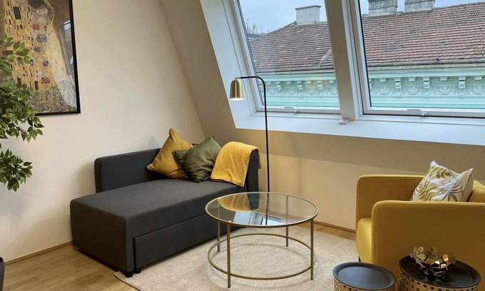 Weißgerber Appartement | Im Pyjama zum Hundertwasserhaus Hüpfen | HG25
