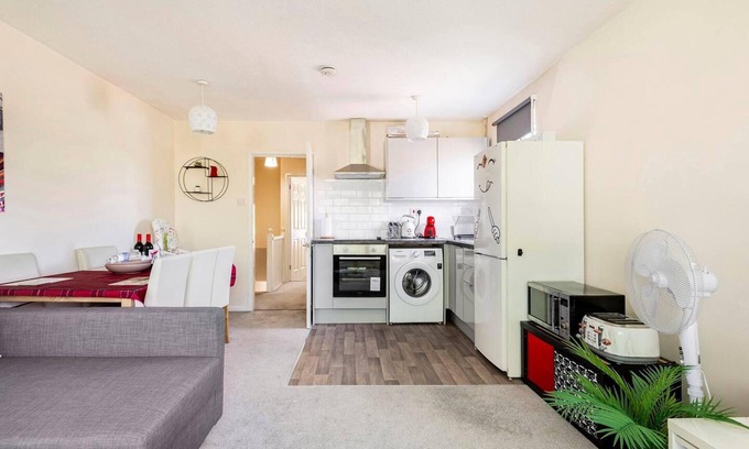 Bletchley Maison | Immaculate 2 - Bedroom House in Milton Keynes